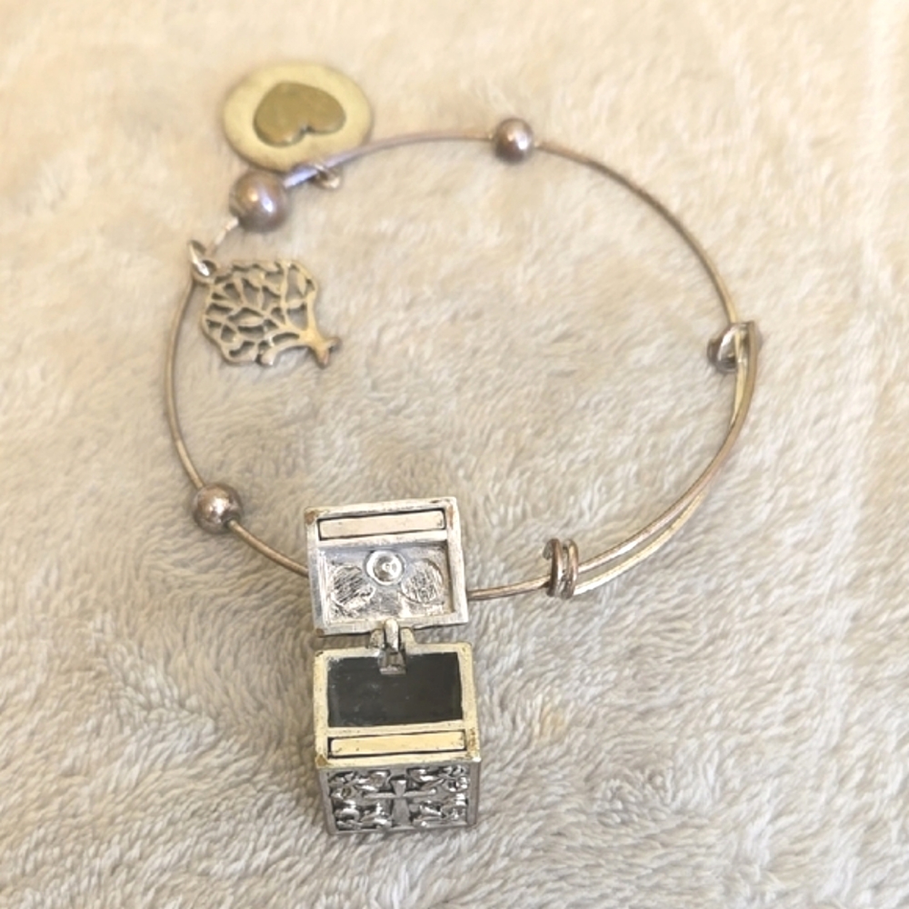 #022 Vintage Silver Charm Bracelet with Heart and Tree Pendants - Picture 2 of 2